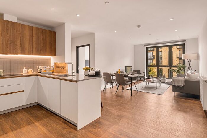 2 Bedroom Flat To Rent In Greenford, UB6