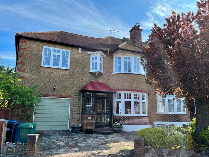 4 Bedroom Property To Rent In Walfield Avenue, London, N20