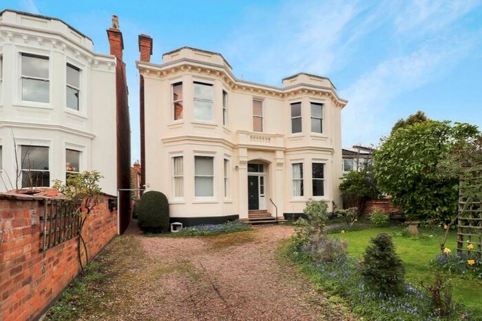 1 Bedroom Apartment To Rent In Upper Holly Walk, Leamington Spa, Warwickshire, CV32