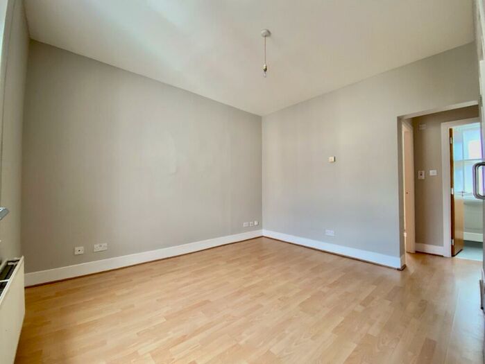 1 Bedroom Flat To Rent In Patriothall, Stockbridge, Edinburgh, EH3