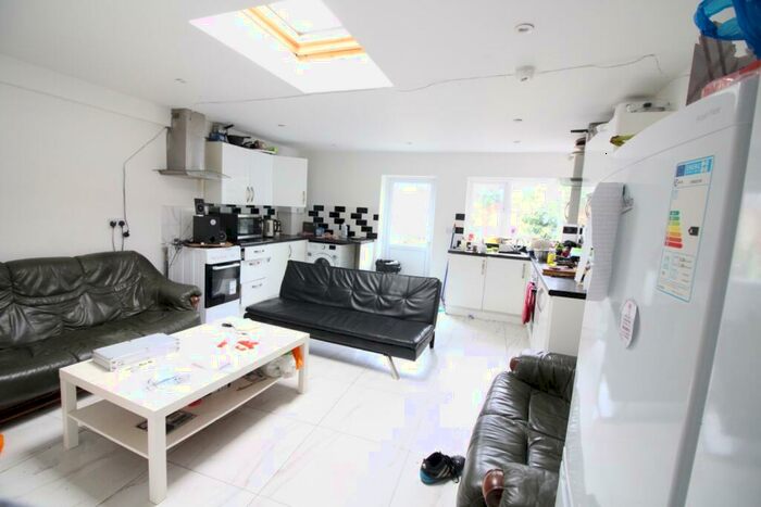 8 Bedroom End Of Terrace House To Rent In Harriet Street, Cathays, CF24