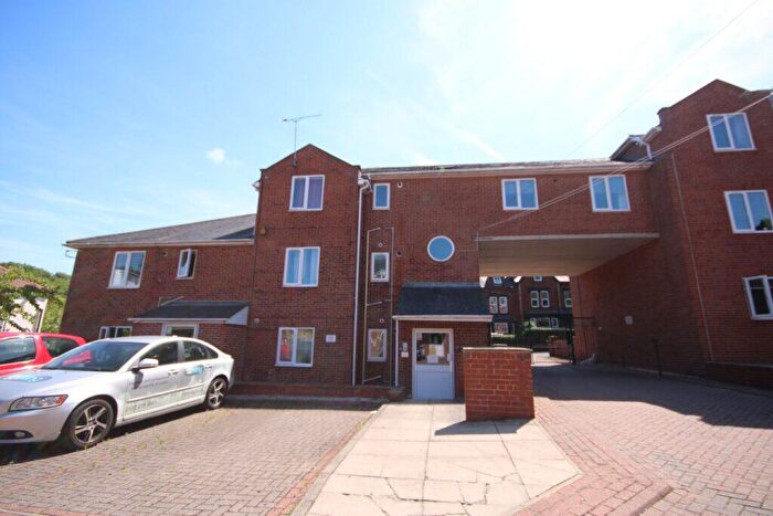 2 Bedroom Apartment For Sale In Delph Court, Woodhouse, Leeds, LS6