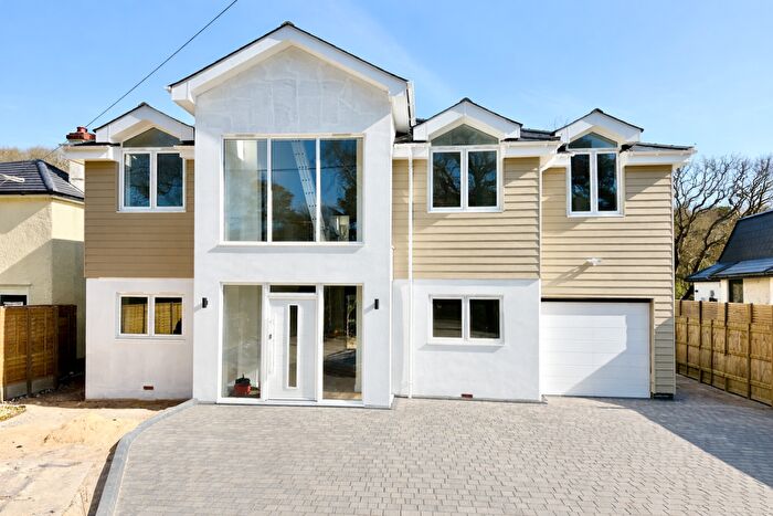 4 Bedroom Detached House For Sale In Elphinstone Road, Highcliffe, Christchurch, BH23