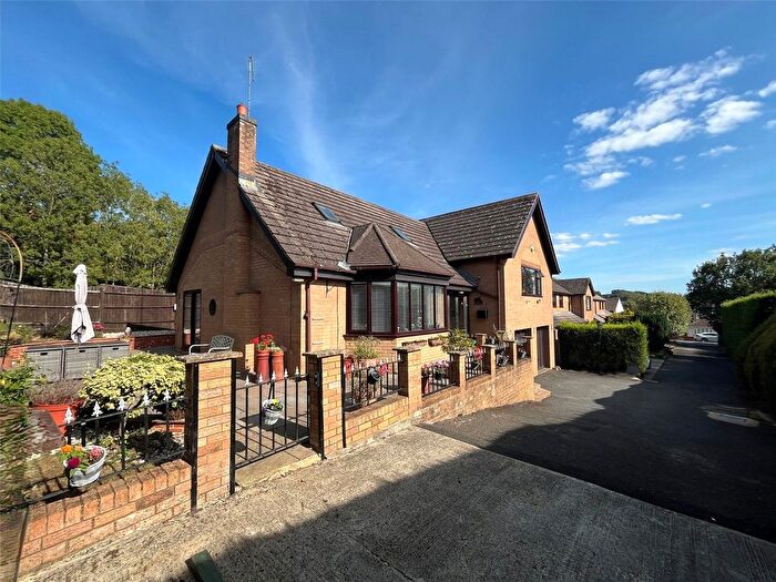 5 Bedroom Detached House For Sale In Yew Tree Grove, Daventry, Northamptonshire, NN11