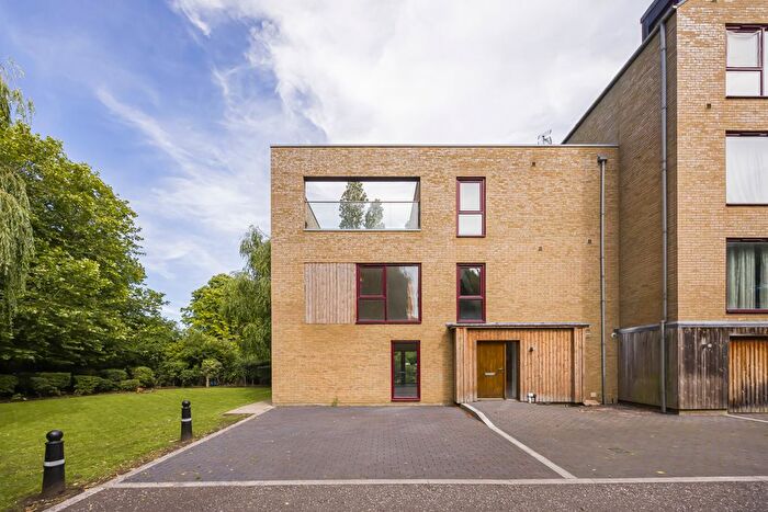 4 Bedroom End Terrace House For Sale In Kings Mill Way, Denham, Uxbridge, UB9