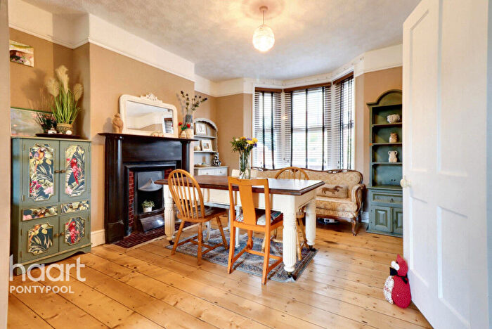 3 Bedroom Semi-Detached House For Sale In North Road, Pontypool, NP4