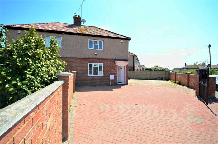 3 Bedroom Semi-Detached House To Rent In Beechwood Road, Slough, SL2