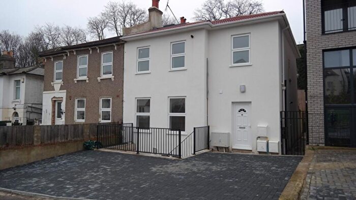 2 Bedroom Flat To Rent In Brookhill Road, London, Greater London, SE18