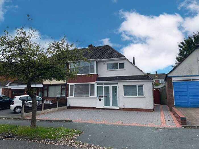 3 Bedroom Semi Detached House To Rent In Wren Street, Woodsetton, Dudley, DY1