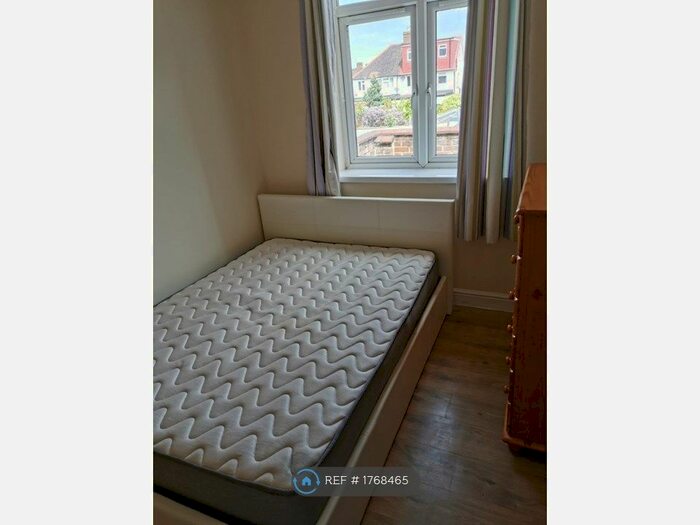 Studio To Rent In Whitchurch Lane, Edgware, HA8