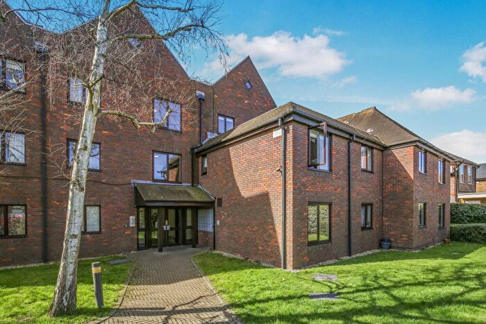 1 Bedroom Flat To Rent In Freelands Road, Cobham, KT11