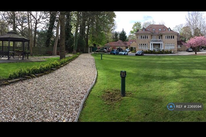 2 Bedroom Flat To Rent In Roundhay, Leeds, LS8