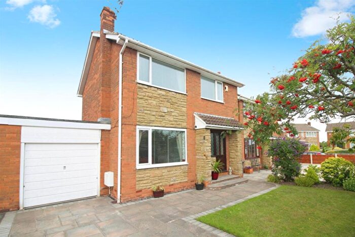 3 Bedroom Link Detached House For Sale In Hillcrest, Monk Fryston, Leeds, LS25