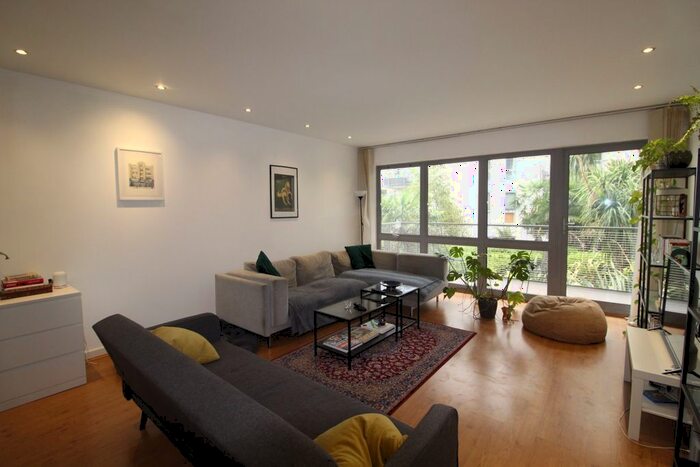 2 Bedroom Flat To Rent In Wick Lane, London, E3