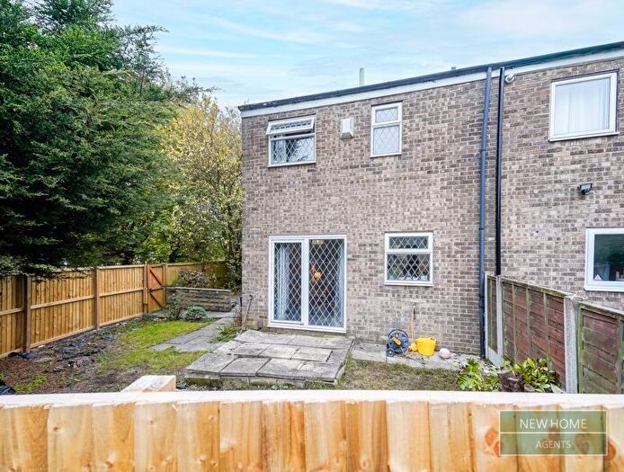 3 Bedroom End Of Terrace House For Sale In Willow Garth Avenue Leeds, LS14