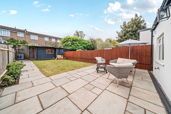 2 Bedroom Flat To Rent In Marius Road, London, SW17