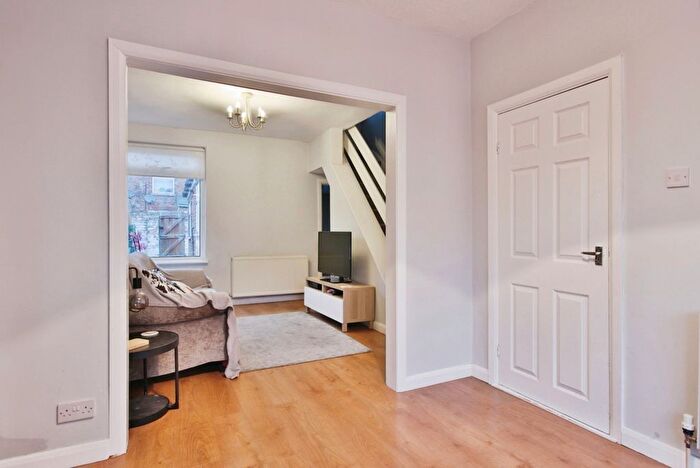 2 Bedroom End Of Terrace House For Sale In Thoresby Street, Hull, HU5