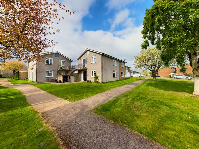 2 Bedroom Maisonette To Rent In Firs Walk, Hazlemere, High Wycombe, HP15