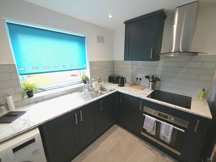 2 Bedroom Flat To Rent In St. Peters Close, Hatfield, AL10