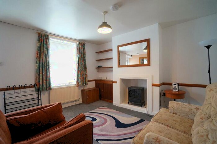 2 Bedroom House To Rent In Field Street, Bangor, LL57