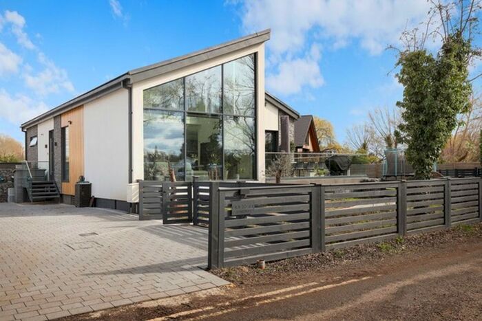 3 Bedroom Detached House To Rent In Towpath, Shepperton, TW17