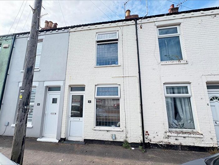 2 Bedroom Terraced House For Sale In Albert Road, Skegness, PE25