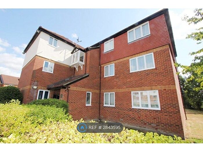 2 Bedroom Flat To Rent In Ross Court, Edgware, HA8