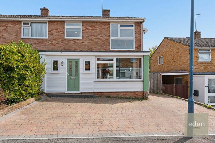 3 Bedroom Semi-Detached House For Sale In Barned Court, Maidstone, ME16