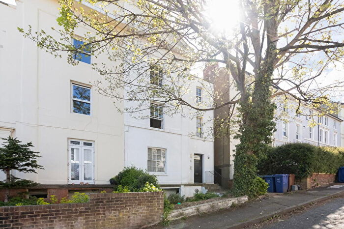 2 Bedroom Apartment For Sale In Calthorpe Road, Banbury, OX16