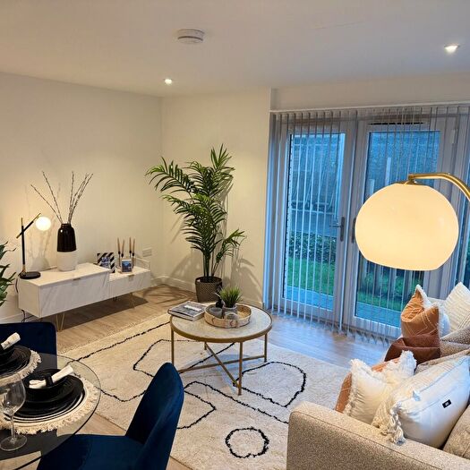 2 Bedroom Penthouse To Rent In Minerva Square, Glasgow, G3