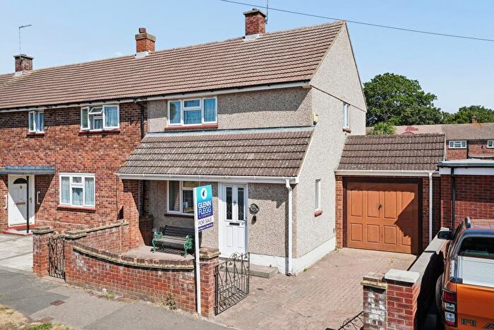 2 Bedroom End Of Terrace House For Sale In The Cherries, Wexham, SL2