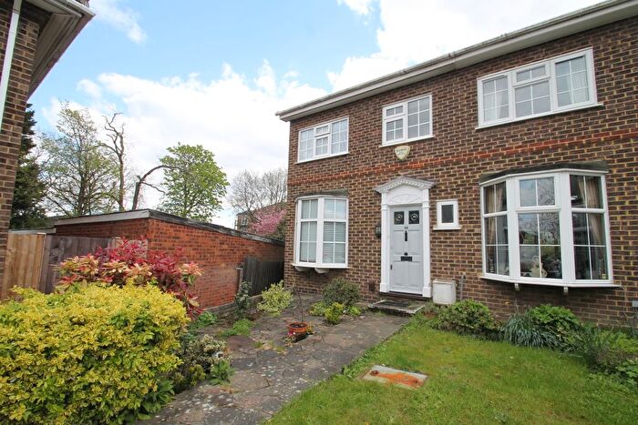 3 Bedroom Property To Rent In Chiltern Gardens, Bromley, BR2