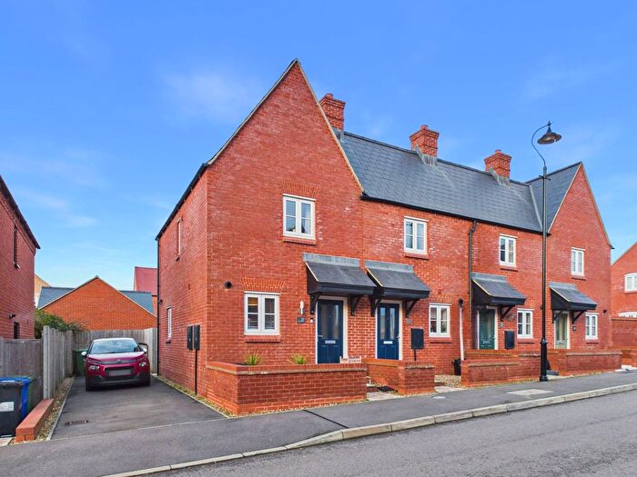 2 Bedroom End Of Terrace House For Sale In Pontefract Avenue, Towcester, NN12