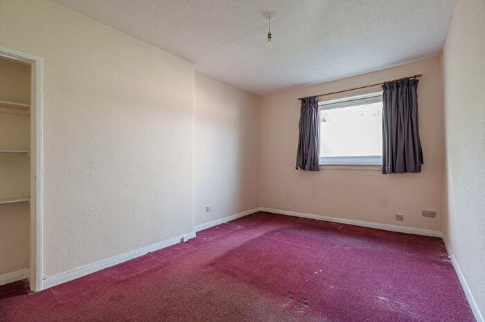 2 Bedroom Flat For Sale In / West Pilton Crossway, Edinburgh, EH4