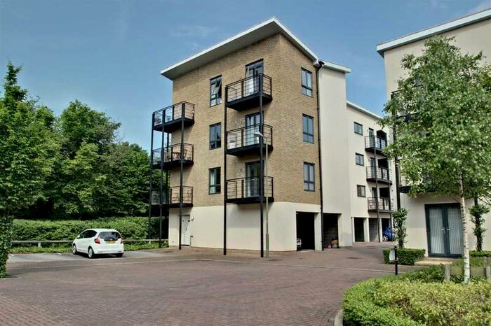 2 Bedroom Apartment To Rent In Birtchnell Close, Berkhamsted, HP4