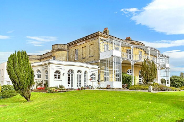 1 Bedroom Flat For Sale In Aldingbourne Drive, Crockerhill, Chichester, West Sussex, PO18
