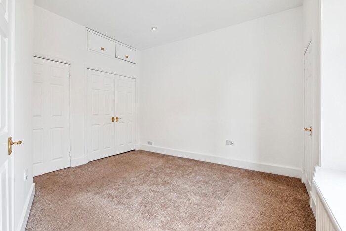 2 Bedroom Flat To Rent In Crow Road, Broomhill, Glasgow, G11