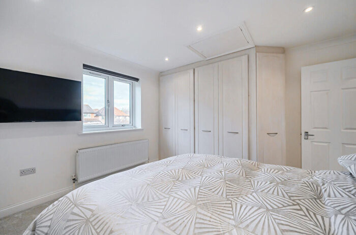 2 Bedroom Semi-Detached House For Sale In Wrythe Green Road, Carshalton, SM5