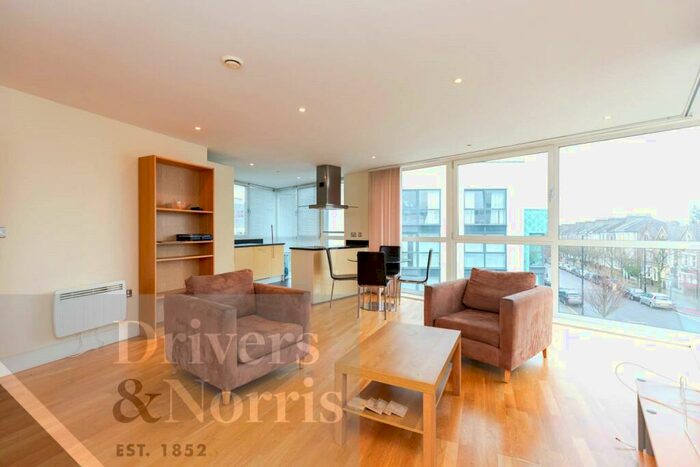 3 Bedroom Apartment To Rent In Drayton Park, Highbury, London, N5