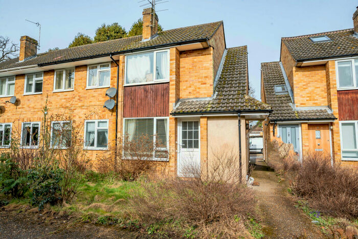 2 Bedroom Maisonette To Rent In Luton Road, Harpenden, Hertfordshire, AL5