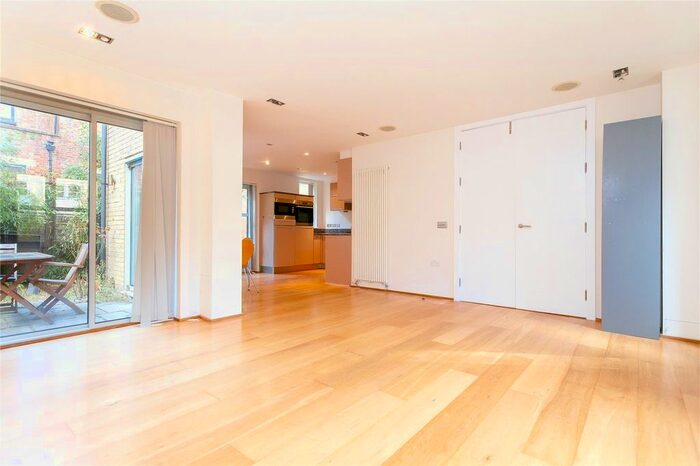 3 Bedroom Property To Rent In Elizabeth Mews, Kay Street, London, E2