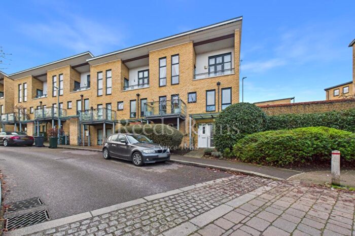 4 Bedroom End Of Terrace House For Sale In Waterstone Way, Greenhithe, Kent, DA9