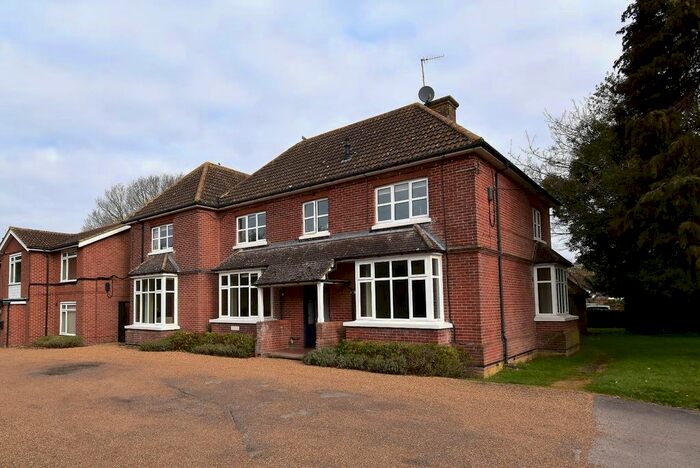 2 Bedroom Flat To Rent In Oxenturn Road, Wye, Ashford, TN25