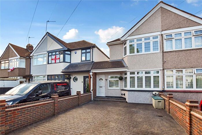 2 Bedroom End Of Terrace House For Sale In Howard Avenue, Bexley, Kent, DA5