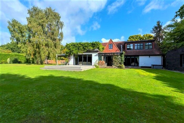 4 Bedroom Detached House To Rent In Surrey, KT15