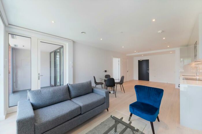 1 Bedroom Flat To Rent In Deacon Street, Elephant & Castle, London, SE17