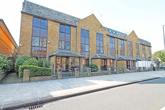 1 Bedroom Flat To Rent In The Metro Centre, St. Johns Road, Isleworth, TW7