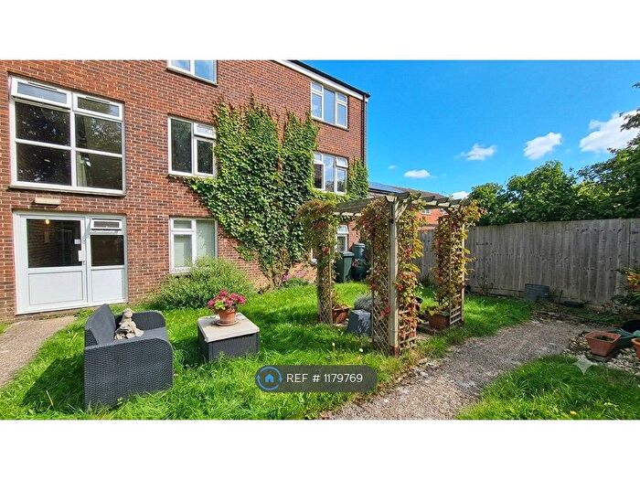 1 Bedroom Flat To Rent In Stubbs Court, Andover, SP10