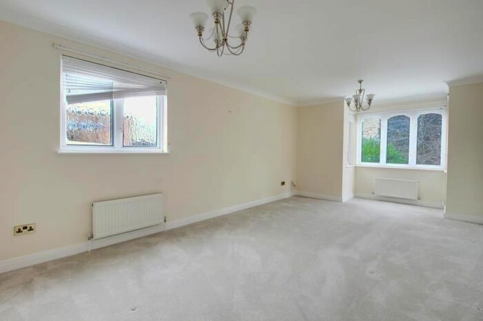 3 Bedroom Terraced House To Rent In Odette Court, 1059 High Road, Whestone, London N20