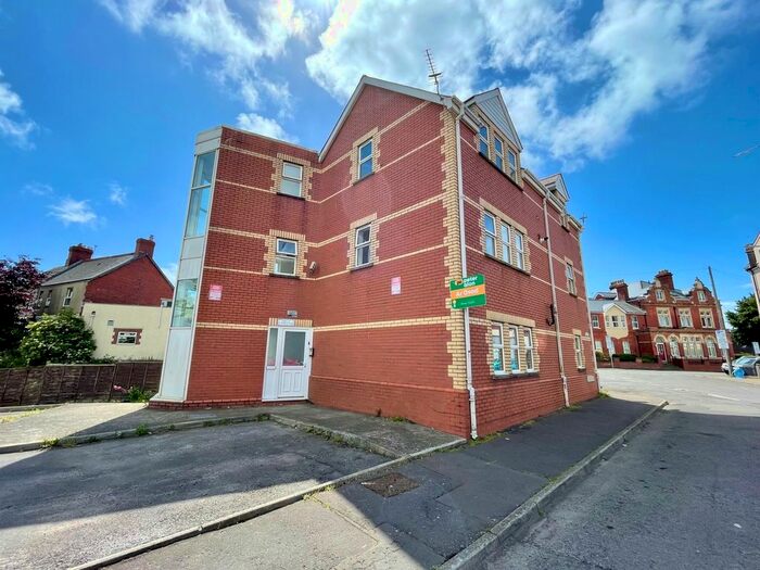 2 Bedroom Flat To Rent In The Triangle, Barry, CF62